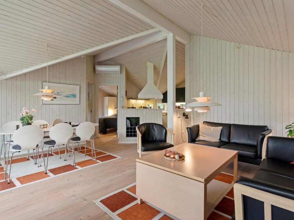 5 Star Holiday Home in Dronningmolle