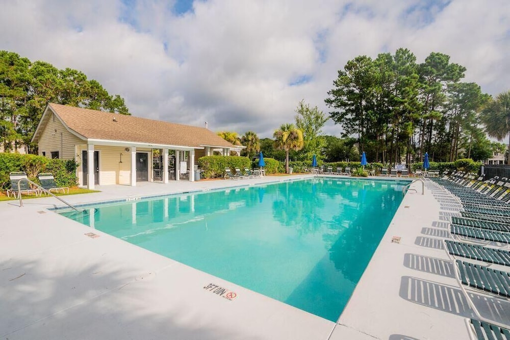 Saltee Cove Coastal Getaway - Charming 3 Bedroom/2.5 Bath Lowcountry Cottage