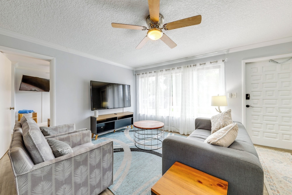 4 Mi to Ocean: Family Getaway in Pompano Beach!