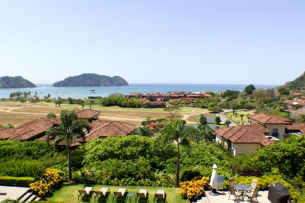 CR Luxury Los Sueños Condos