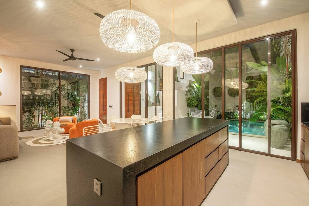 Modern 3BR Villa Enclosed Living