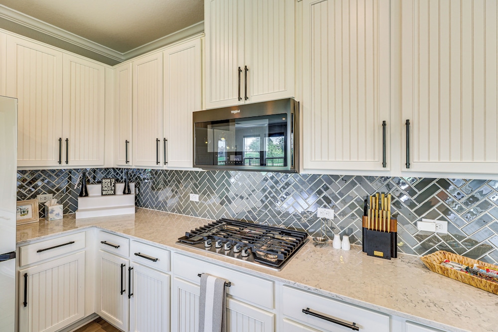 5 Mi to Old Town Hutto: Star Ranch Golf Retreat