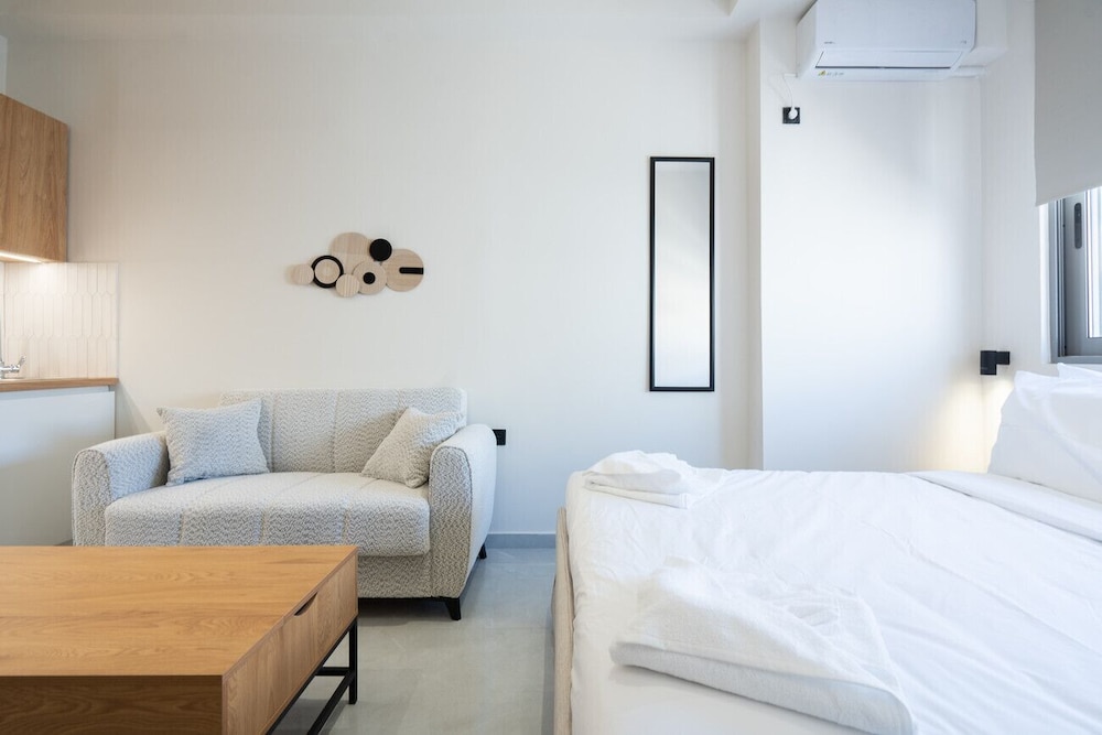 LIV - Modern Studio Apartment S8-4a