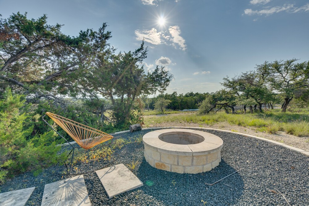 Getaway w/ Fire Pit 5 Mi to Pedernales River! - Property Image 6
