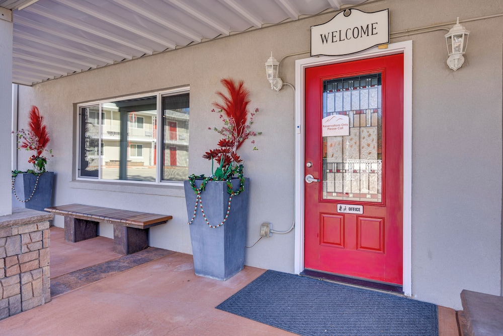 Pikes Peak Mountain Views: Manitou Springs Apt