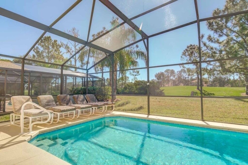 South Facing Pool & Game Room! 6 Bedroom Home by RedAwning view 3