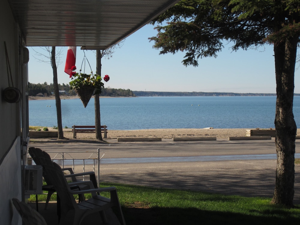 Balm Beach Resort & Motel