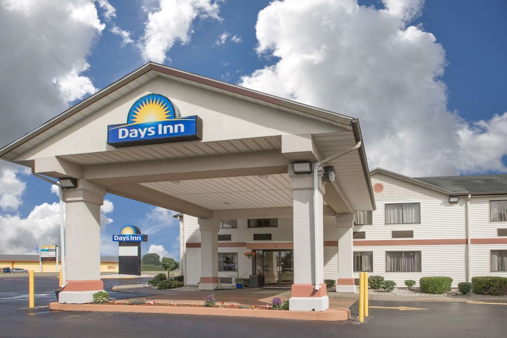 Coldwater Vacations - Days Inn by Wyndham Hillsdale - Property Image 1