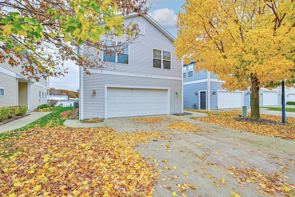 St Joseph River, Lake Michigan Access: Luxury Home
