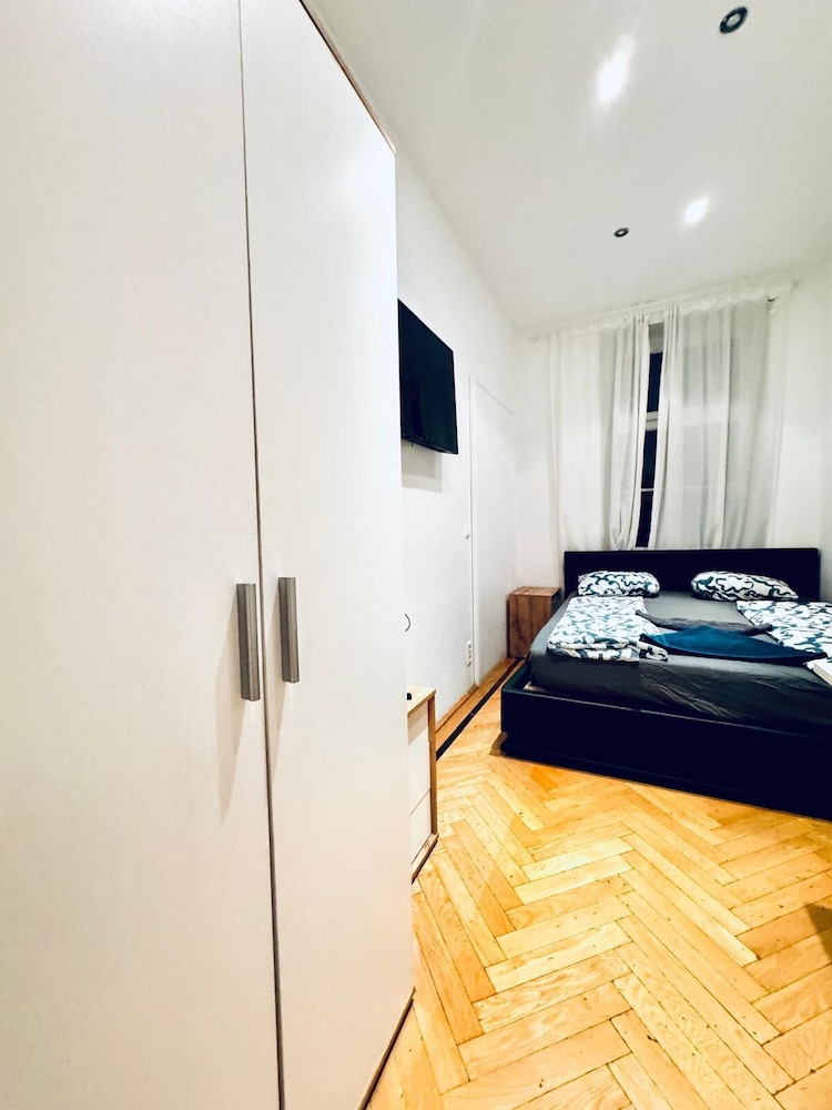 Perfect 7BR Stay Near Hauptbahnhof