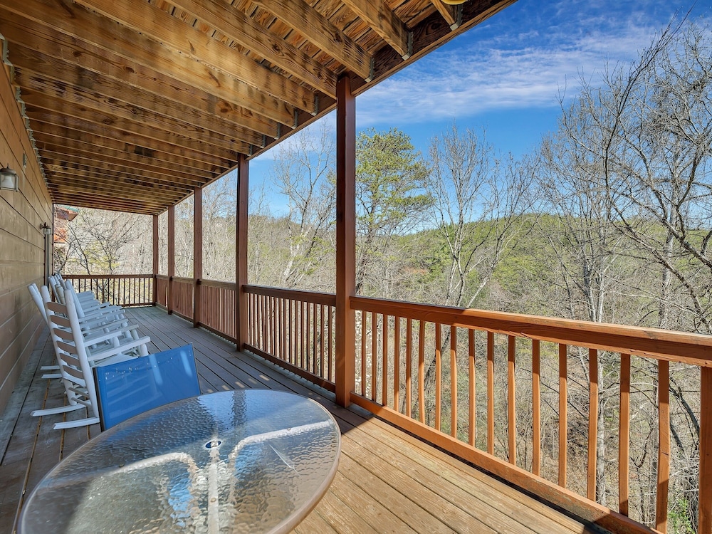 Ern821 - Tranquil Times 5 Bedroom Cabin