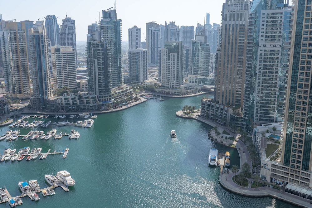 Marina Views and a 3 Bedroom Apartment in Dubai Marina