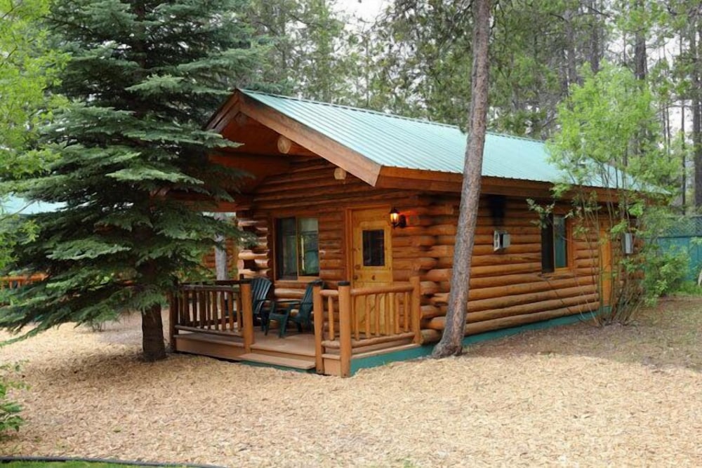 Silverwolf Log Chalet Resort