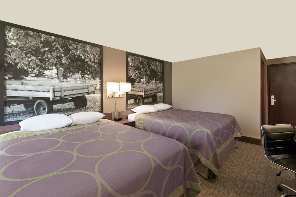 Super 8 by Wyndham Carroll view 3