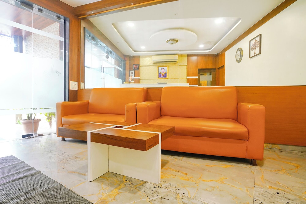 Fabhotel Ratna Mahal