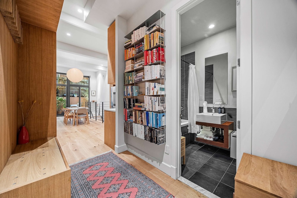 Havemeyer by Rove Travel Duplex Loft w Terrace