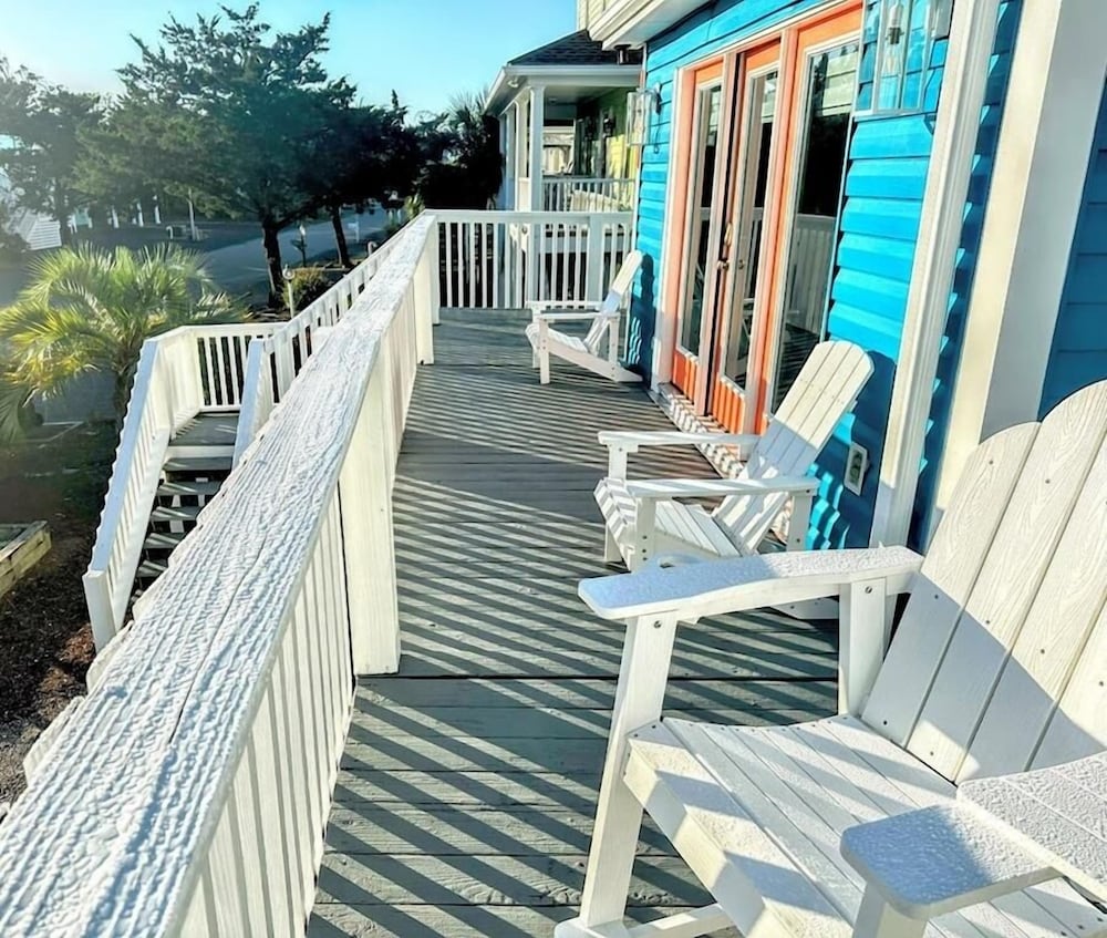 Ah' Frigate 3 Bedroom Home by RedAwning