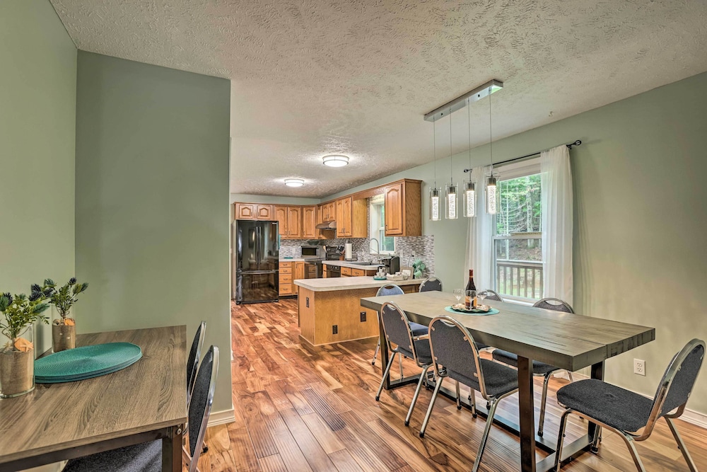 Charming Pentwater Home w/ Fire Pit & Yard! view 3