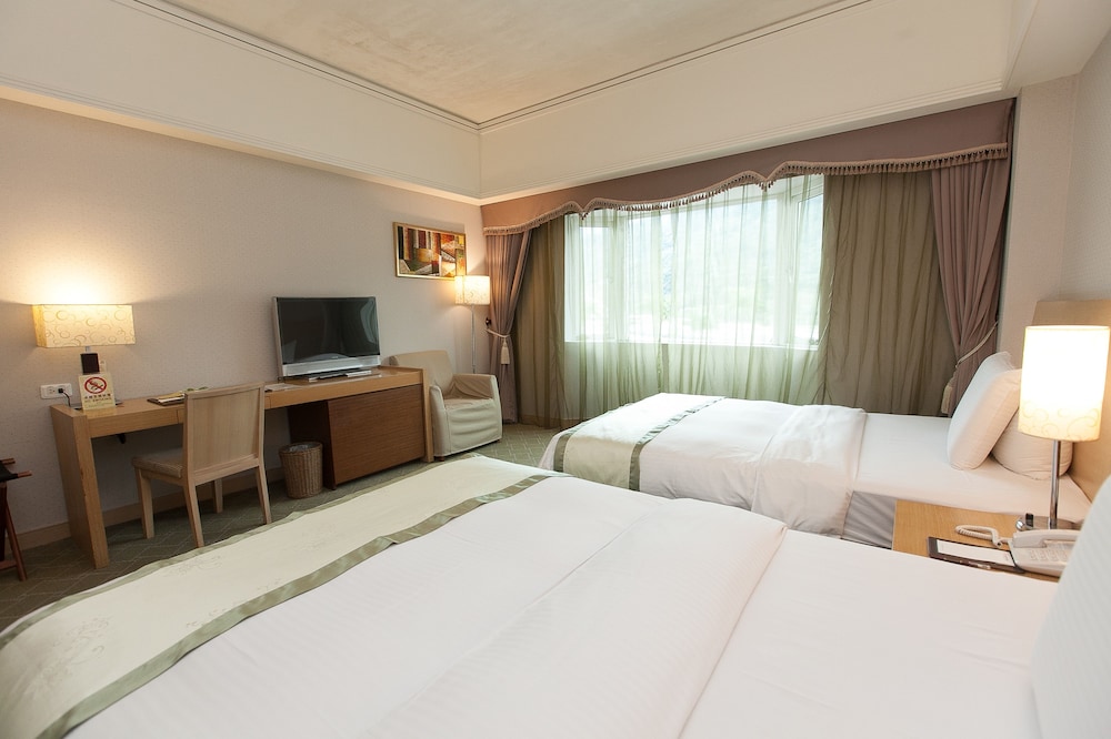 Hoya Hot Springs Resort & Spa