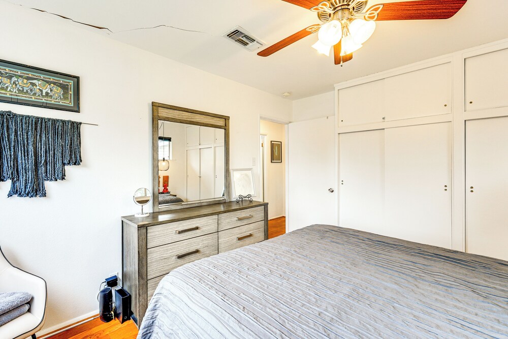 7 Mi to Dtwn San Antonio: Charming Home w/ Yard