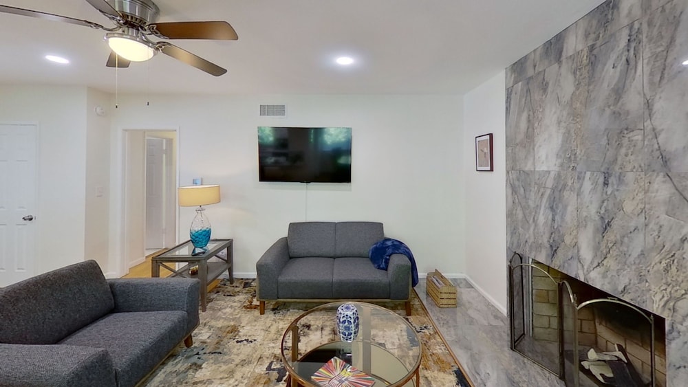 Disneyland Renovated 3BR Fullerton House w Garage Fenced Yard p56