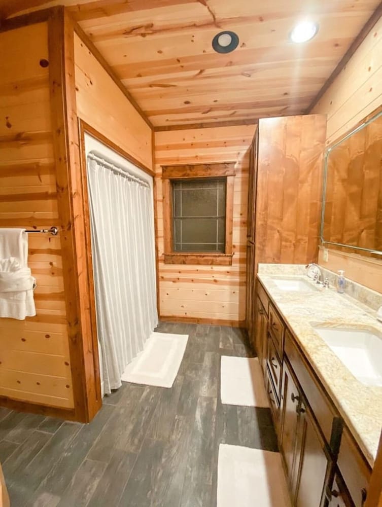 Stone Mountain Lodge Luxurious Rustic Retreat