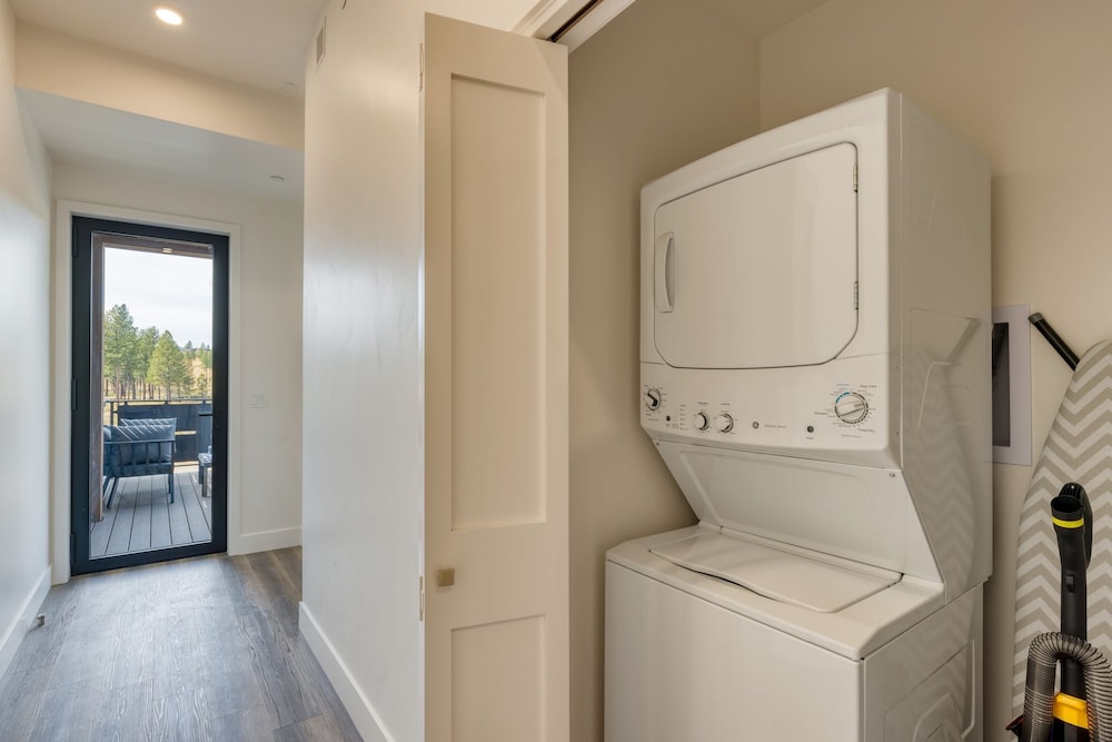 1216 Skyline Ranch 200 Downtown Location Private Hot Tub Mins to Old Bend