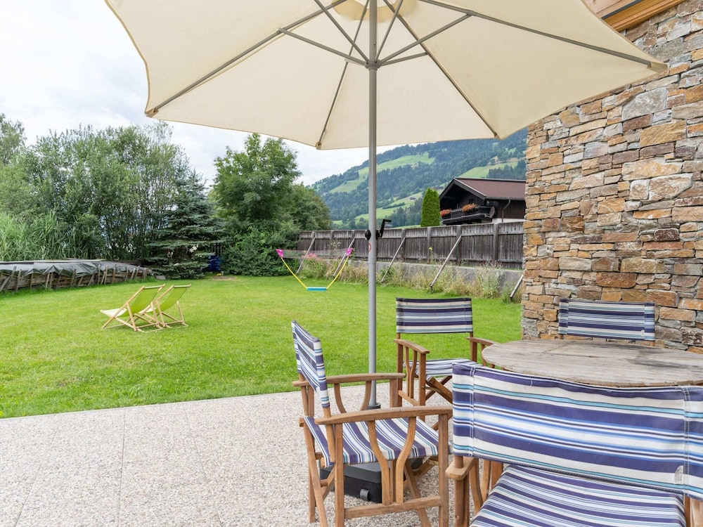 Central Apartment With Balcony, Terrace, Garden, Deckchairs