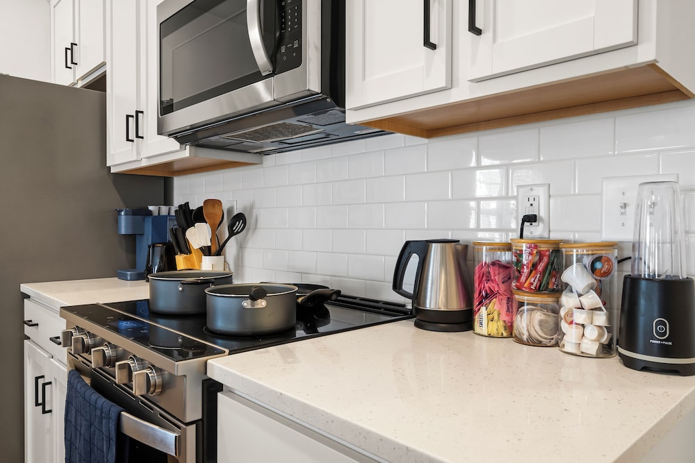 Luxe 3BR Townhouse to Uptown Charlotte
