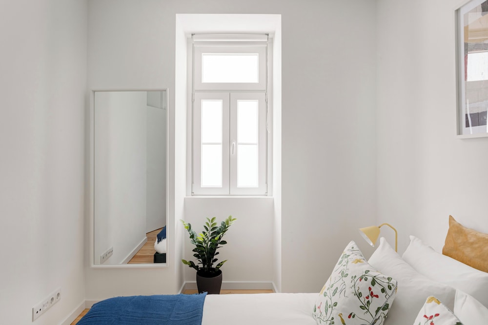 AB10 Modern Lisbon