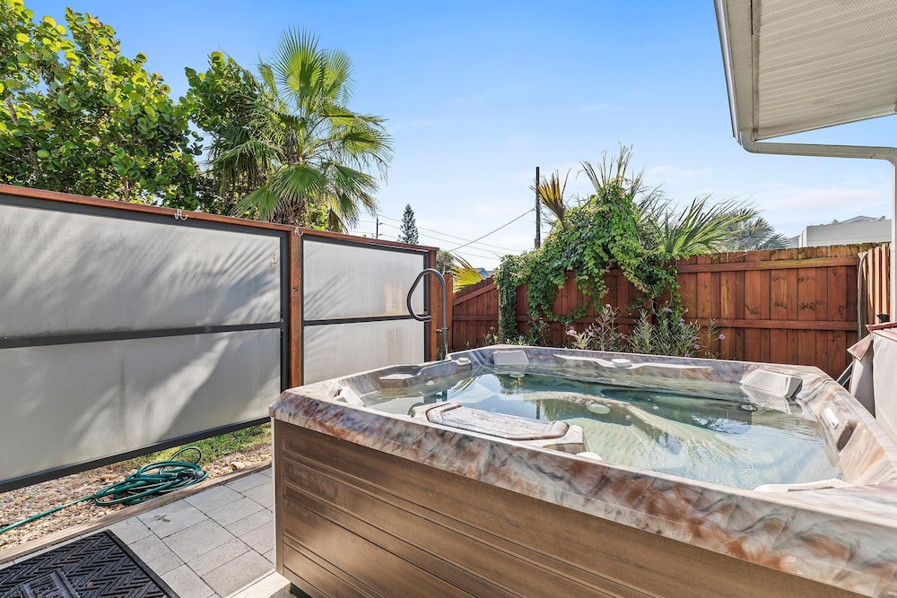 Grand Oasis