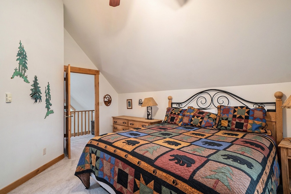 Solitude Eagle #2 - Estes Park 2 Bedroom Condo by RedAwning view 4