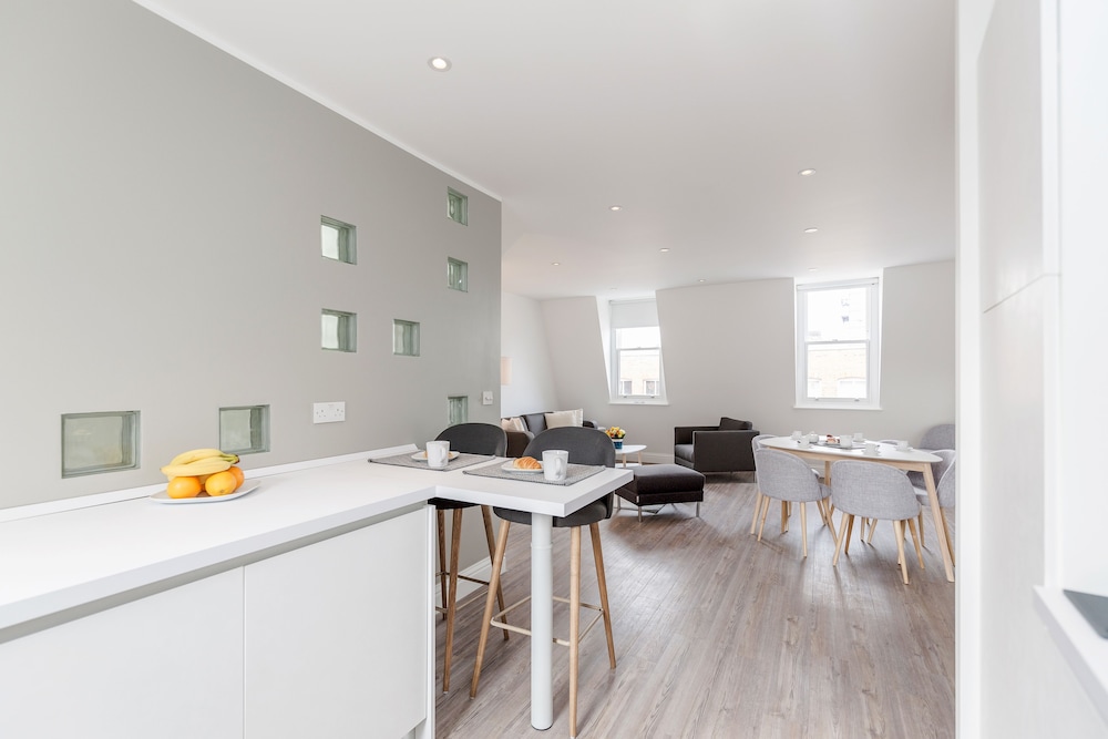 Soho Apartments by BaseToGo