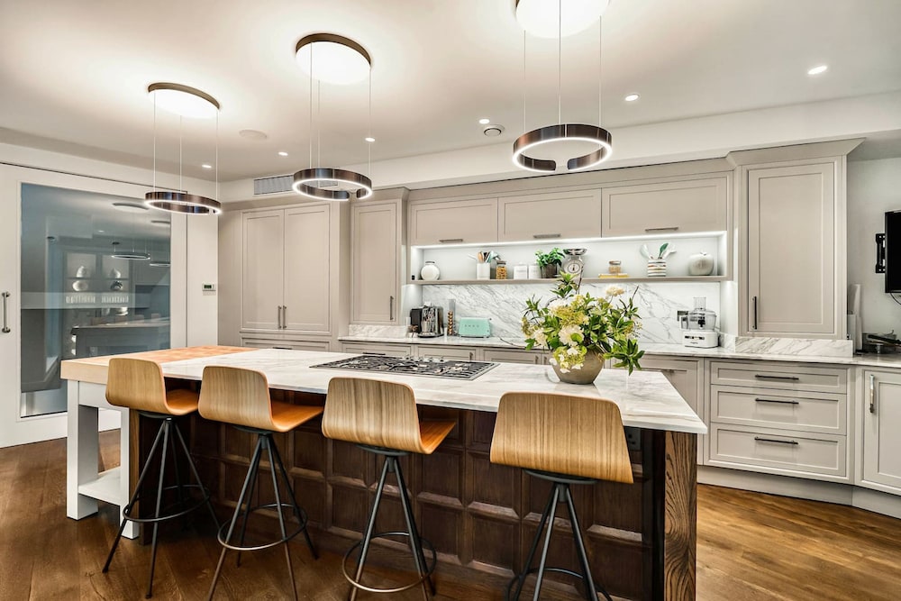 London Mews Home w Glass Atrium Terrace