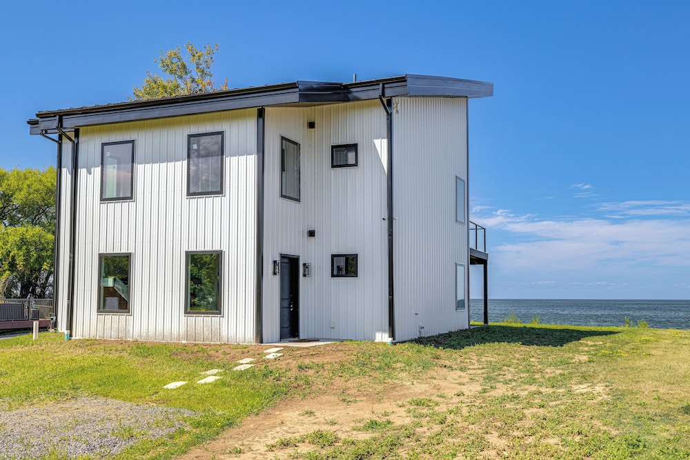 Lake Ontario Hideaway - Nature & Stillness Await!