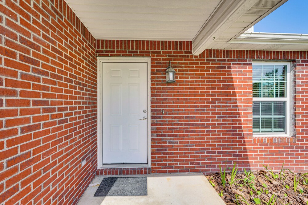7 Mi to Dtwn Panama City: Family Home w/ Patio