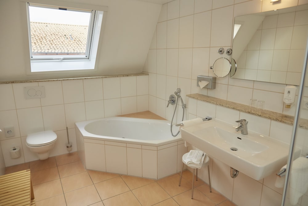 Flair Hotel Weinstube Lochner - Property Image 4