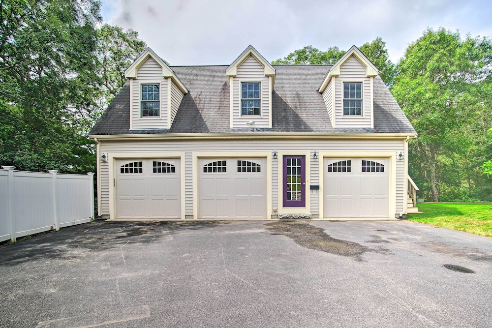 Cape Cod Home w/ Deck ~ 3 Mi to Beaches