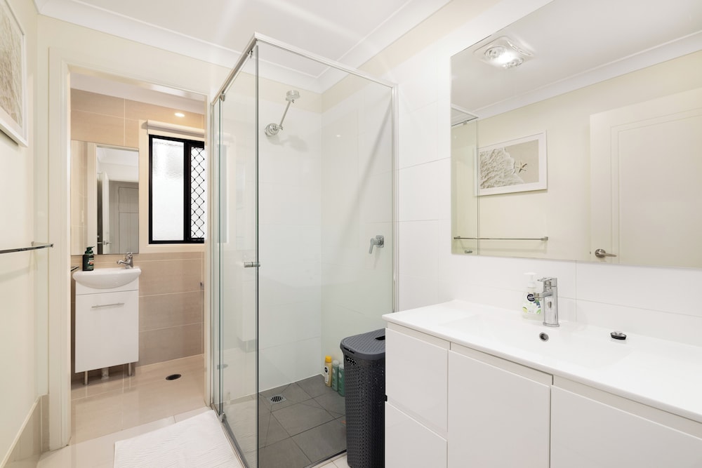 Smart Suites Self Check-in Apartments - 144 Dixon