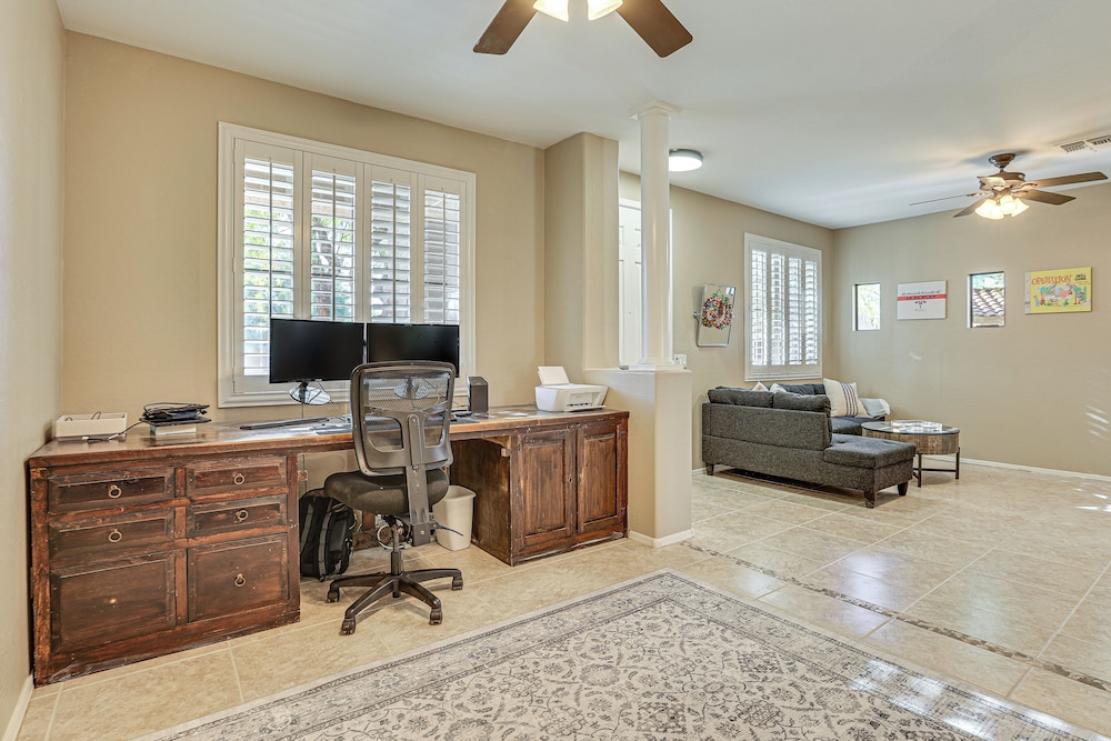 Family-friendly Goodyear Oasis: Fire Table, Pool!