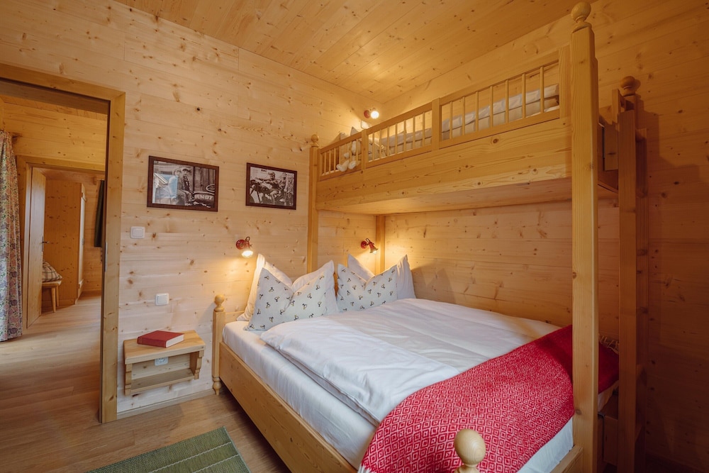 Chalet by Grundlsee Near Ski Slopes