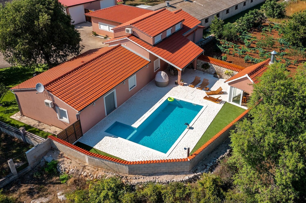Villa Nika