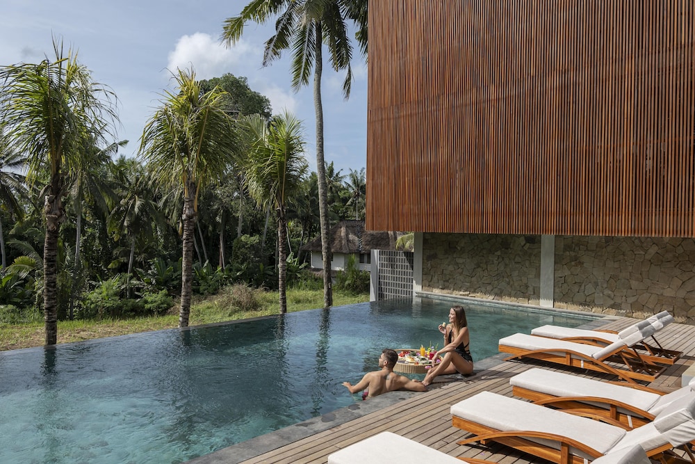 Unagi Wooden Villa by Emana view 5