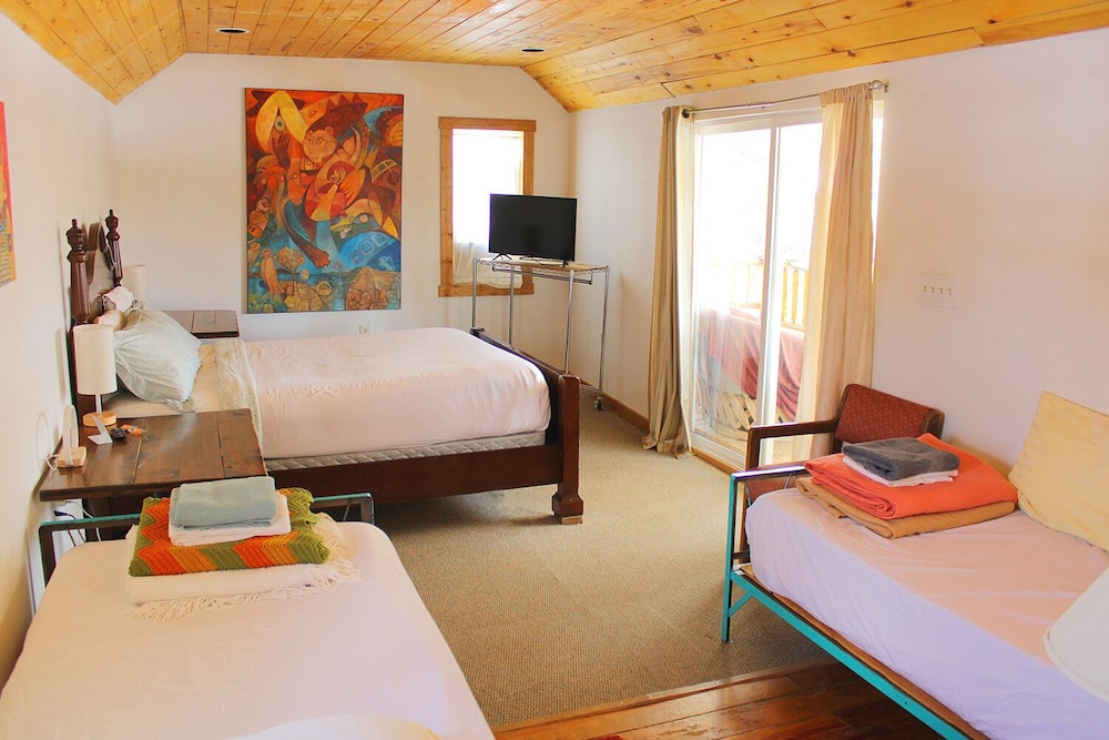 SnowMansion Taos Adventure Lodge