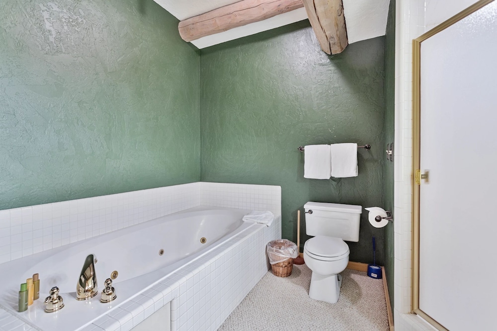 Pine Inn at Trail's End Lodge - Three Bedroom Residence with Spa #3 3 Condo
