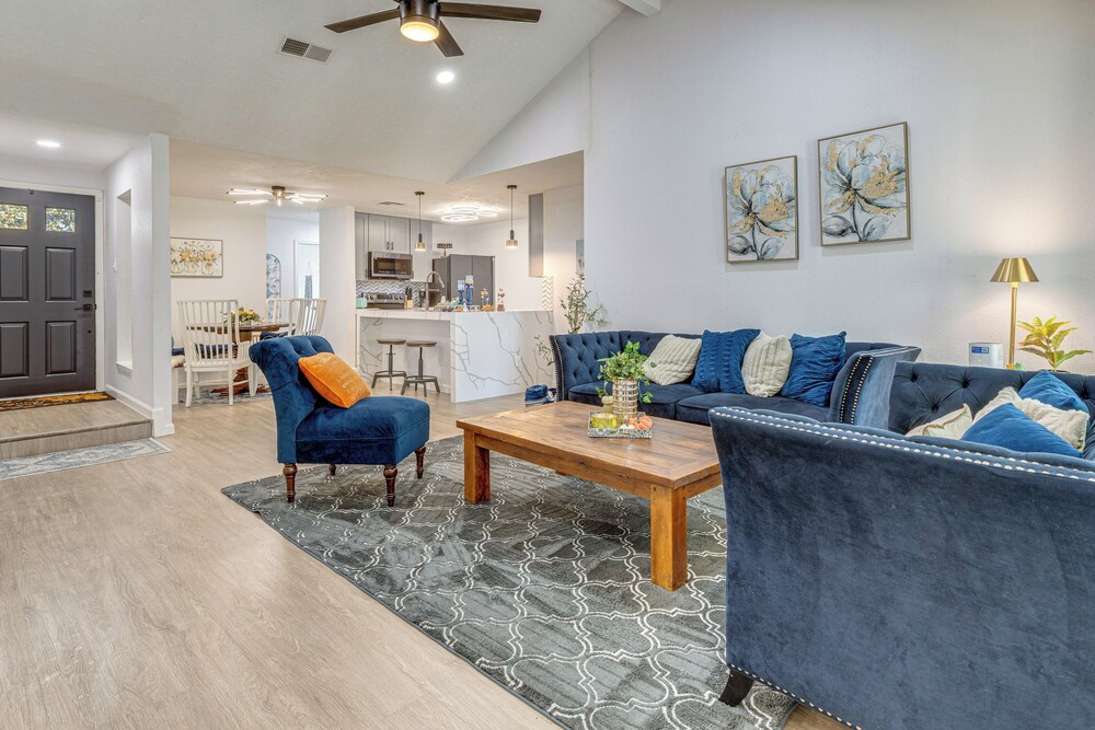 Families Welcome! Recently Renovated Home in Katy