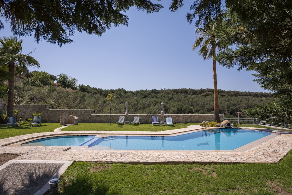 Athina Luxury Villas