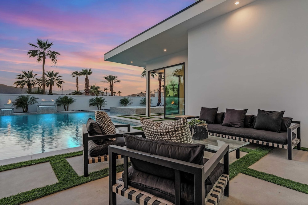 Fine Luxe Retreat w/ Pool & Hot Tub Bravo Villa #15 by Avantstay