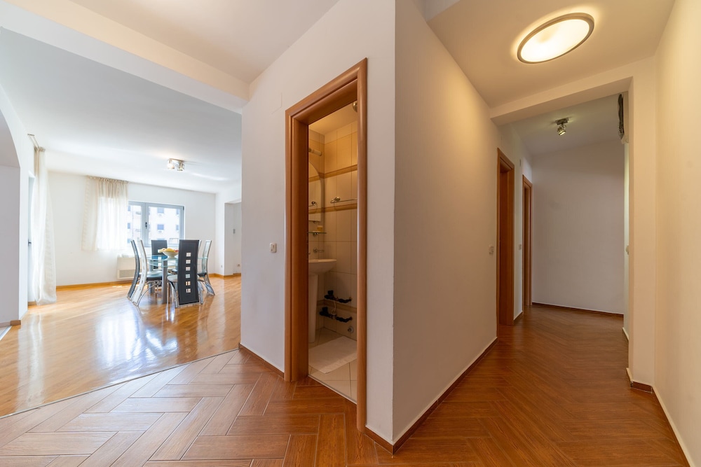 SMS Apartments