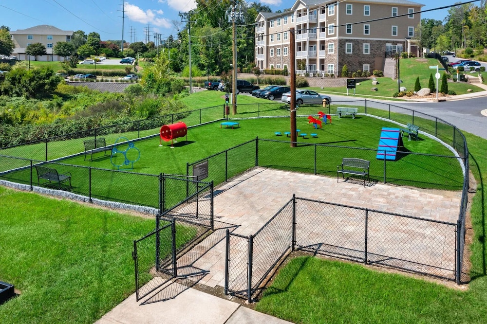 Landing Apartments - University City North